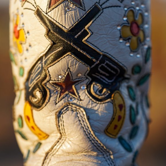 👋 Danielle Vincent's my name. Vintage cowgirl style's my game. - Picture 12 of 16